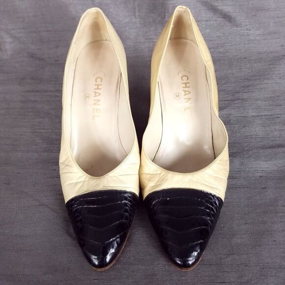 Chanel Vintage Cap Toe Tan Black Embossed Leather High Heel Pumps Size 9 - Picture 2 of 8